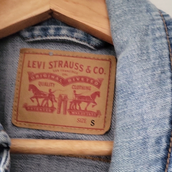Levi's Women's Light Blue Jean Jacket - Picture 3 of 4